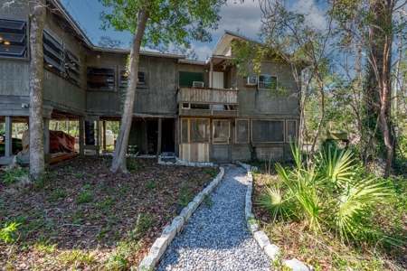 Riverfront Home For Sale In Florida - image 8