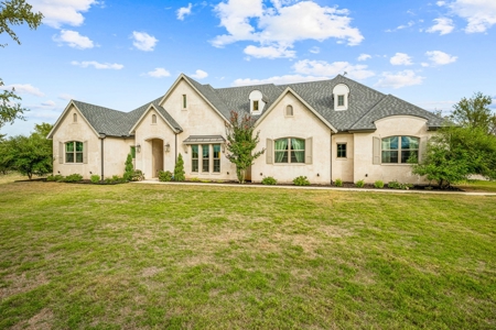 Luxury Home with Acreage for Sale in Bridgeport, Texas - image 22