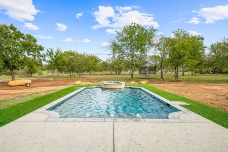 Luxury Home with Acreage for Sale in Bridgeport, Texas - image 47