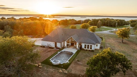 Luxury Home with Acreage for Sale in Bridgeport, Texas - image 5