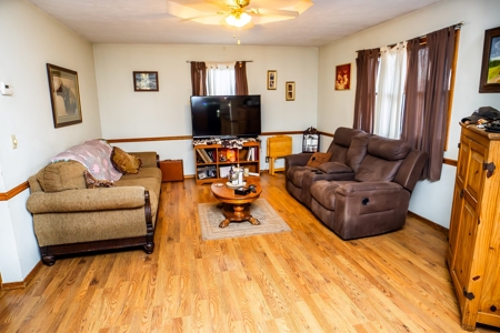 Charming Home on 30 acres with a beautiful pond and creek. - image 26