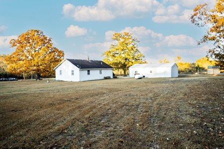 Charming Home on 30 acres with a beautiful pond and creek. - image 17
