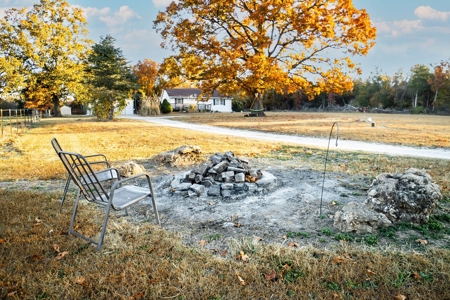 Charming Home on 30 acres with a beautiful pond and creek. - image 18