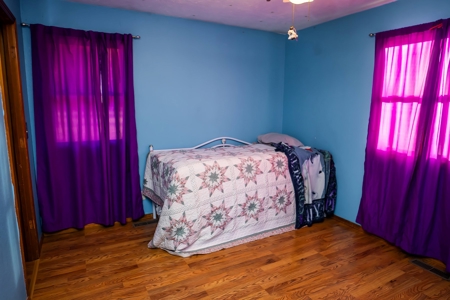 Charming Home on 30 acres with a beautiful pond and creek. - image 40