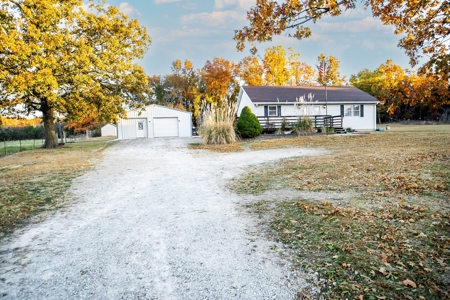 Charming Home on 30 acres with a beautiful pond and creek. - image 14