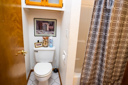 Charming Home on 30 acres with a beautiful pond and creek. - image 38