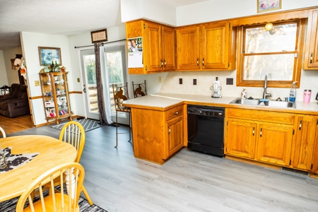 Charming Home on 30 acres with a beautiful pond and creek. - image 28