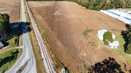 Stunning 3-Bedroom Farmhouse on 24 Acres Near Washington, NC - image 33