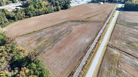 Stunning 3-Bedroom Farmhouse on 24 Acres Near Washington, NC - image 38