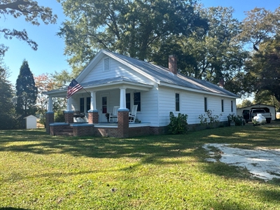 Stunning 3-Bedroom Farmhouse on 24 Acres Near Washington, NC - image 1