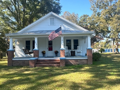 Stunning 3-Bedroom Farmhouse on 24 Acres Near Washington, NC - image 2