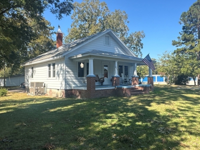 Stunning 3-Bedroom Farmhouse on 24 Acres Near Washington, NC - image 3