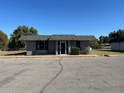 Clinton, OK Commercial Building for Sale - image 1