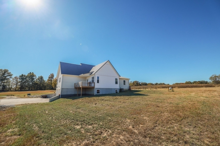 Stunning Amish-Built Home on 20 Private Acres in Springville - image 9