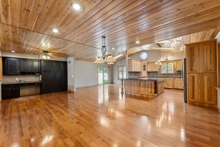 5 Bedroom 3 Bath Ranch Home on 10 Acres Oxford WI - image 6