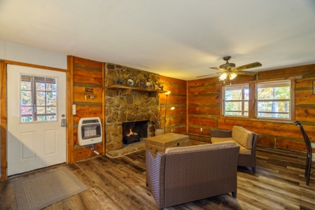 Home with Acreage for Sale in Licking, MO - image 3