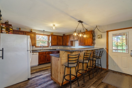 Home with Acreage for Sale in Licking, MO - image 5