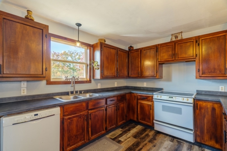 Home with Acreage for Sale in Licking, MO - image 41
