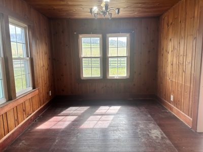 Investment Cottage for Sale in Dugspur VA - image 5