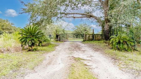 Home For Sale In Ghilchrist County, Branford Florida - image 3