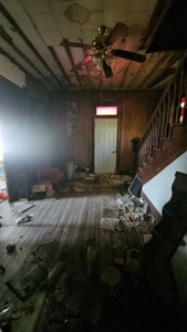 Home For Auction - image 11
