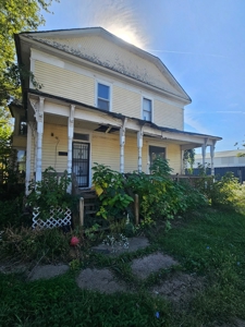 Home For Auction - image 32