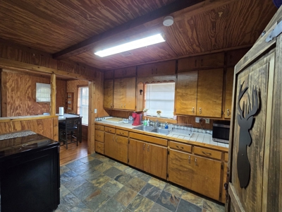 Kerr Lake Country Home & Shop - 5 Acres - image 15