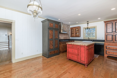 Historic Missouri Estate with 349.15 Acres - image 21