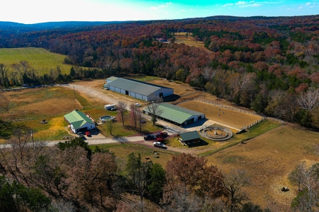 18 Acre Midwest Horse Ranch - Equine Training Facility - image 1