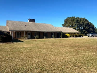 68.5-Acre Estate with Dual Homes & Timberland in NC - image 1