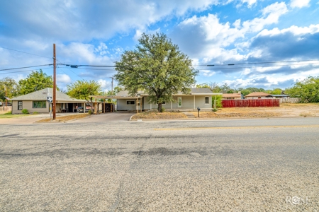Home For Sale Sonora TX - On 2 City Lots! - image 2