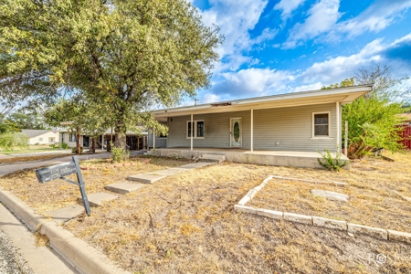 Home For Sale Sonora TX - On 2 City Lots! - image 4