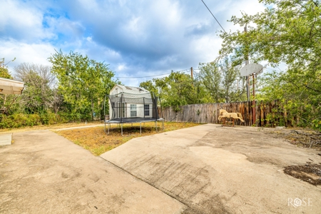 Home For Sale Sonora TX - On 2 City Lots! - image 28