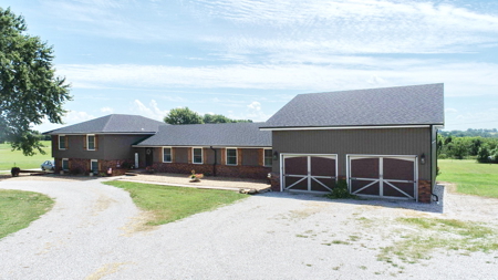 Luxury Country Home for Sale in El Dorado Springs, MO - image 2