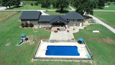 Luxury Country Home for Sale in El Dorado Springs, MO - image 39