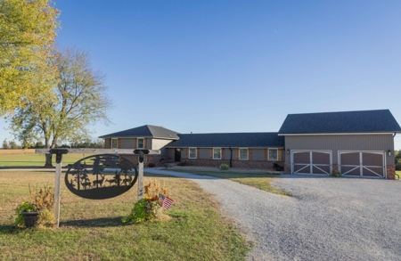 Luxury Country Home for Sale in El Dorado Springs, MO - image 2