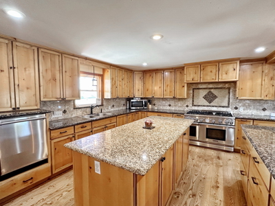 Luxury Country Home for Sale in El Dorado Springs, MO - image 10