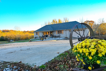 Home with Land for Sale in Weaubleau, MO - image 22