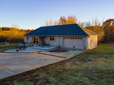 Home with Land for Sale in Weaubleau, MO - image 4
