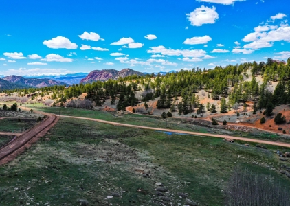 Colorado Mountain Property with Breathtaking Views - image 12
