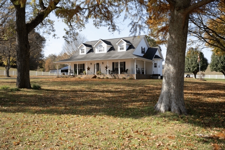 Working Cattle Ranch For Sale  In Tennessee, House, Barns - image 16