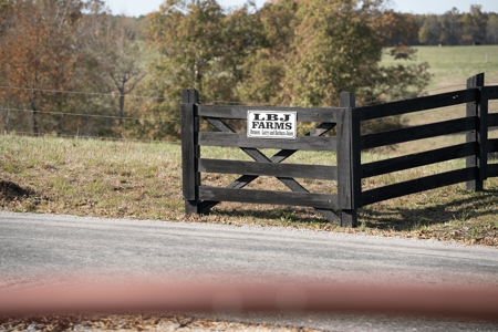 Working Cattle Ranch For Sale  In Tennessee, House, Barns - image 25