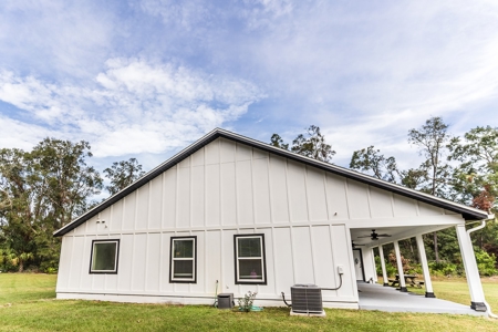 Country Home For Sale in Chiefland Florida! - image 17