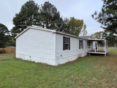 4-Bed 2-Bath Mobile Home on 3 Lots For Sale in Judsonia, AR - image 12