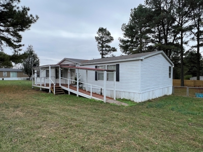 4-Bed 2-Bath Mobile Home on 3 Lots For Sale in Judsonia, AR - image 7