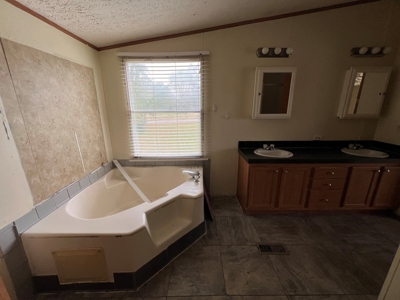 4-Bed 2-Bath Mobile Home on 3 Lots For Sale in Judsonia, AR - image 29