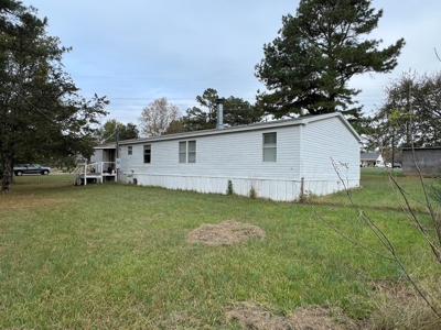 4-Bed 2-Bath Mobile Home on 3 Lots For Sale in Judsonia, AR - image 11