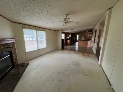 4-Bed 2-Bath Mobile Home on 3 Lots For Sale in Judsonia, AR - image 24