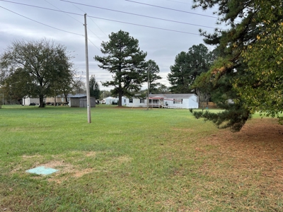 4-Bed 2-Bath Mobile Home on 3 Lots For Sale in Judsonia, AR - image 6