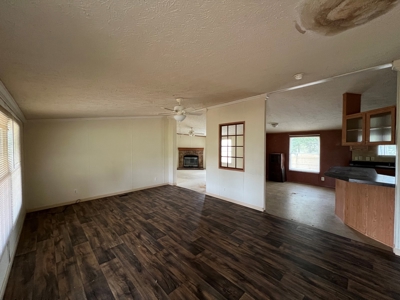 4-Bed 2-Bath Mobile Home on 3 Lots For Sale in Judsonia, AR - image 14